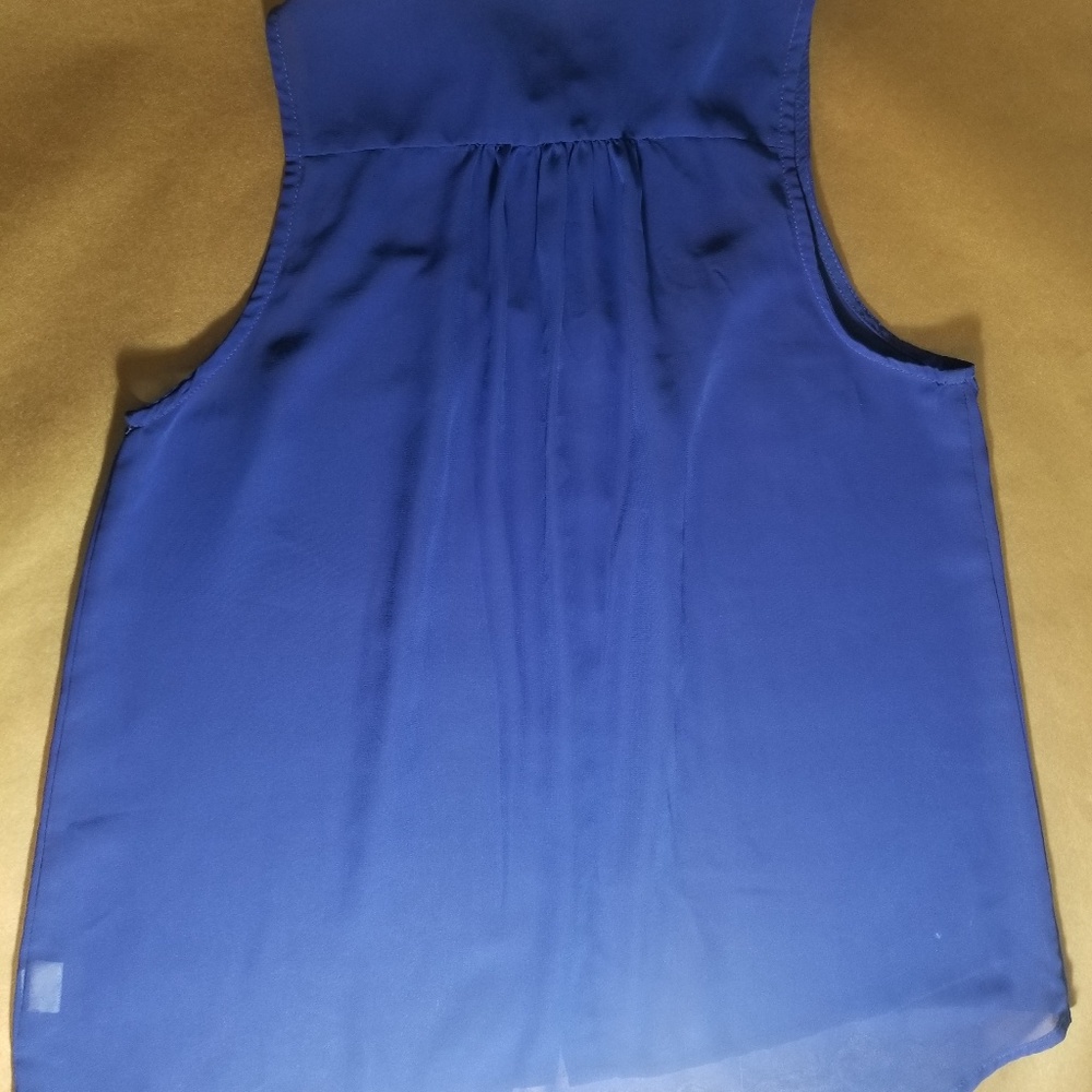 Tops - Picture 5 of 6